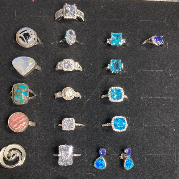 Live - Picture 2 of 15